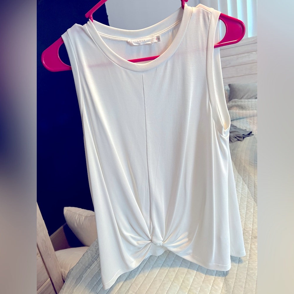 Size small white tank
